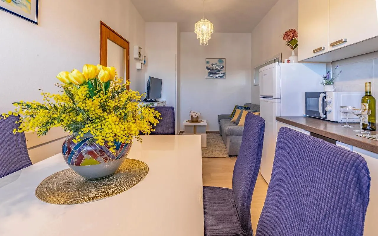 הוילה פולה Sweet House With Free Parking 0*,