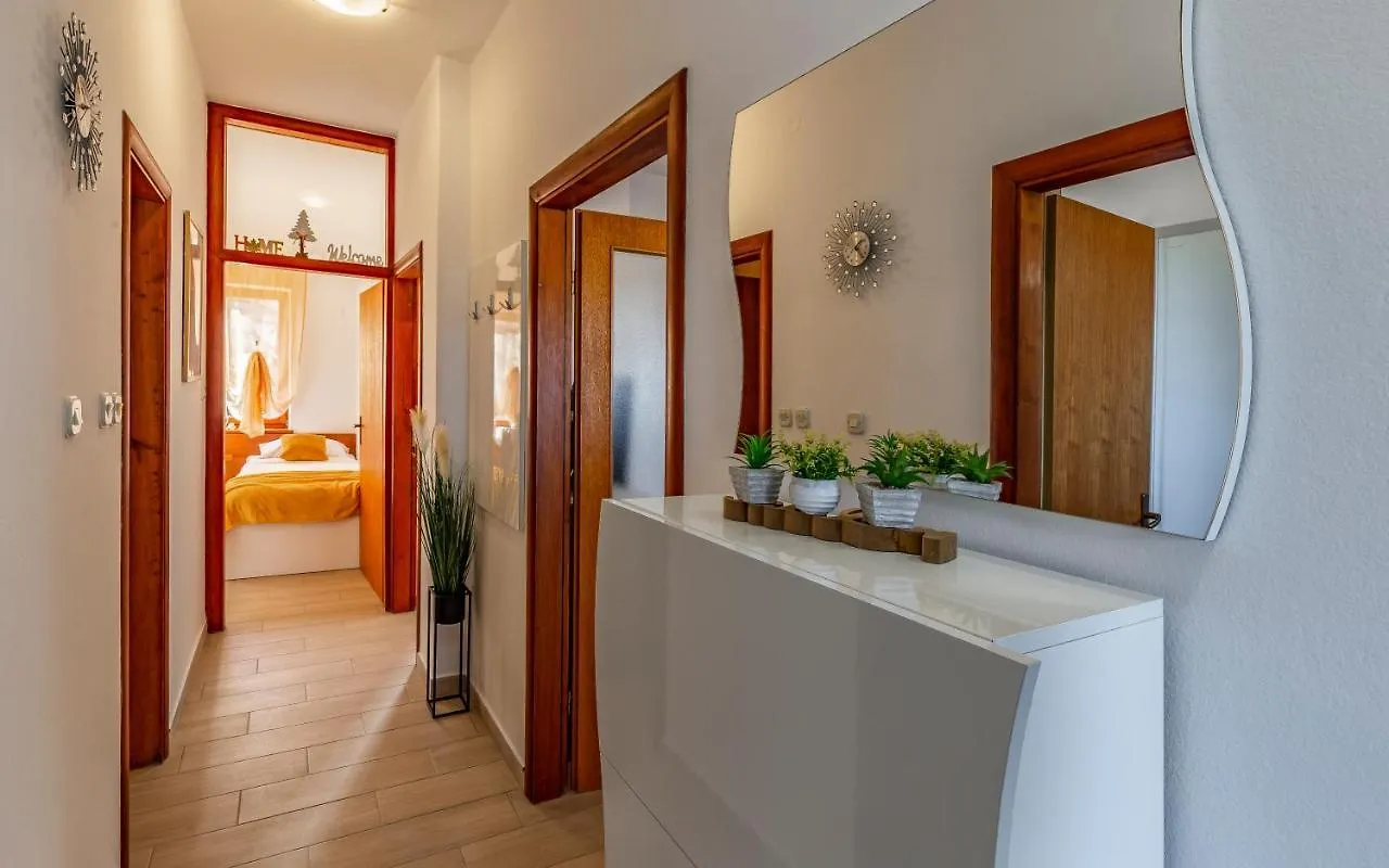 בית נופש הוילה פולה Sweet House With Free Parking