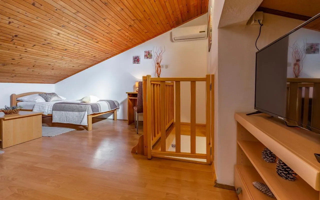 הוילה פולה Sweet House With Free Parking 0*,