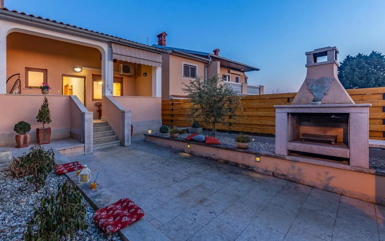 בית נופש הוילה פולה Sweet House With Free Parking קרואטיה