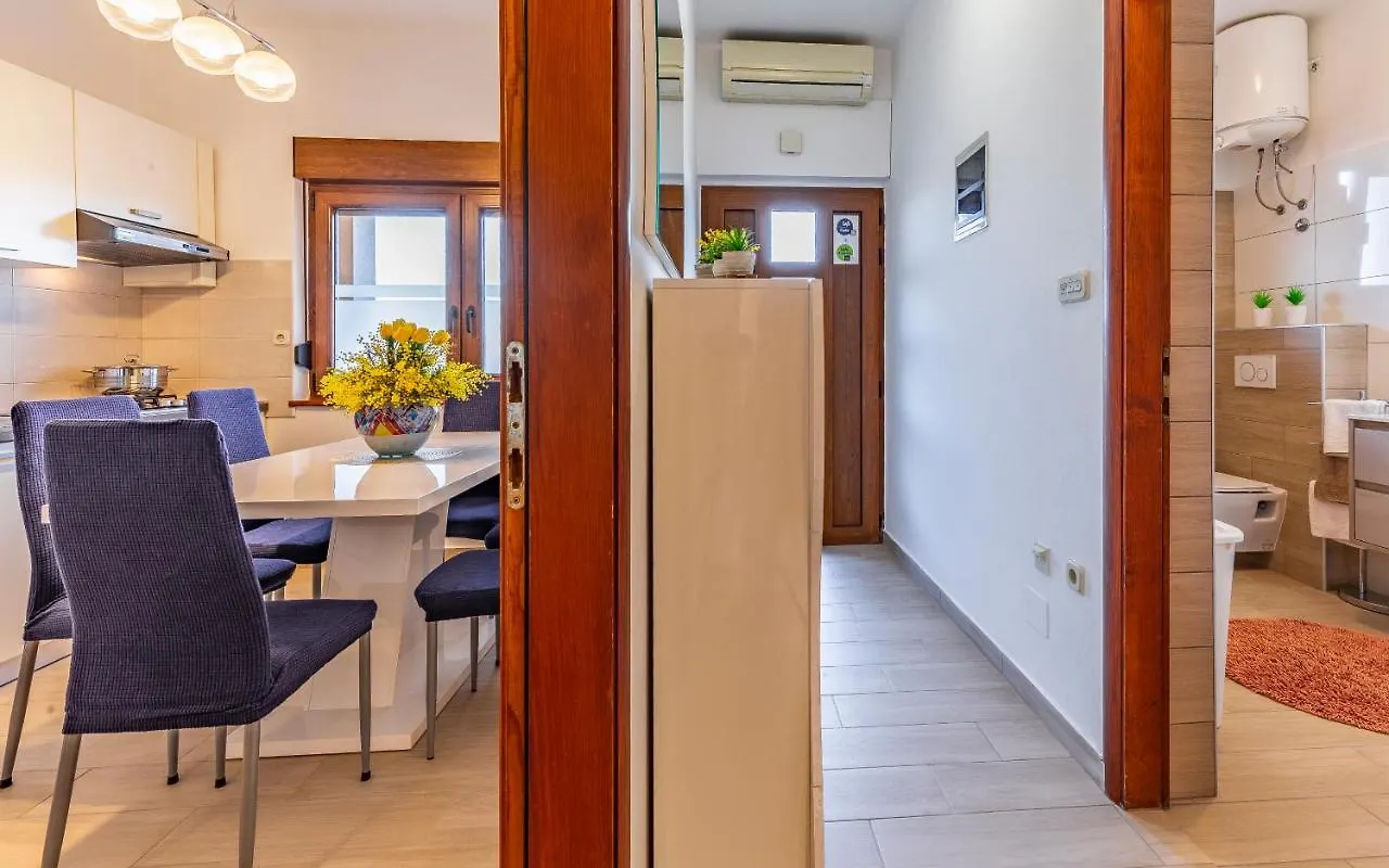 Sweet House With Free Parking Vila Pula 0*,  Croácia